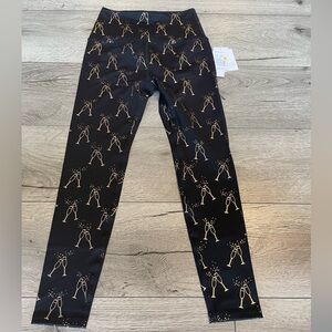 Beyond Yoga high waisted midi legging color: champagne 
Size:XS